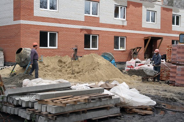 На достройку дома в г. Шахты для обманутых дольщиков выделили 44 млн рублей