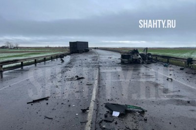 Сгорел в машине водитель BMW: на встречке врезался в тонар в Ростовской области