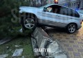 Пострадал пьяный водитель в Ростове: BMW Х5 сломал парапет