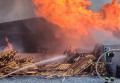 Крупный пожар на складе в Батайске локализован на площади 1500 кв. м