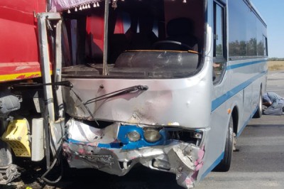ДТП под Шахтами: грузовик протаранил рейсовый автобус около Майского