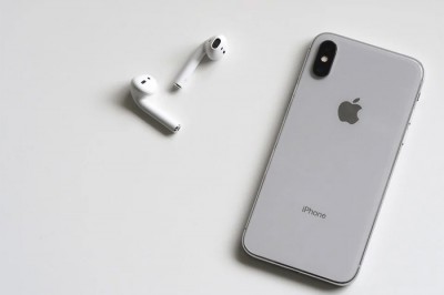 У ребенка отобрали наушники Air Pods на улице — задержаны девушка с мужчиной