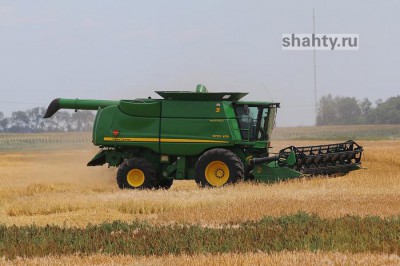 Сгорел хлебоуборочный комбайн John Deere в Ростовской области