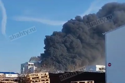 В Шахтах горит «Шахтинский полиэфирный завод»: есть пострадавшие