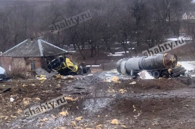Погиб водитель большегруза, врезавшись в дом под Шахтами