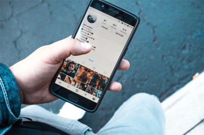 Россиянам советуют не держать телефоны в карманах