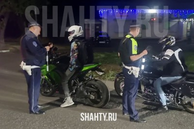 В Шахтах инспекторы ДПС проверяли мотоциклистов на Фрунзе