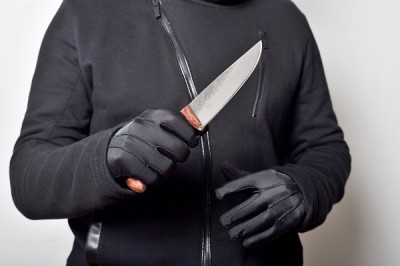 Гопники в Шахтах напали с ножом на людей и отобрали телефоны