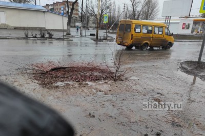 В Шахтах заблокировали выезд на Ионова — водоканал в своем репертуаре