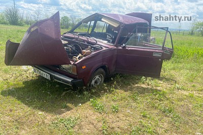Уснул за рулем водитель ВАЗа, возвращаясь с ночной рыбалки: машина перевернулась