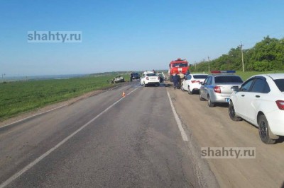 На дороге Шахты — Раздорская погиб водитель в ДТП: четверо ранены