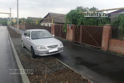 Сити-менеджер г. Шахты Андрей Ковалев пожурил горожан, паркующих автомобили «на земле»