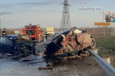 Двое погибли в массовом ДТП под Ростовом: на трассе столкнулись 4 иномарки