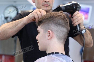 В Шахтах в барбершопе украли дорогостоящие машинки для стрижки волос, фены и триммер