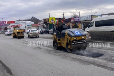 В Шахтах латают улицы Хабарова и Делегатскую