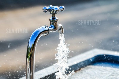 В Шахтах авария на водоводе в микрорайоне ХБК около ДК «Текстильщик»