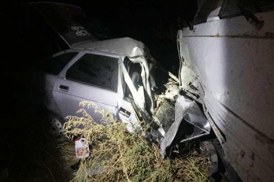 Водитель погиб: легковушка врезалась в МАЗ и КАМАЗ