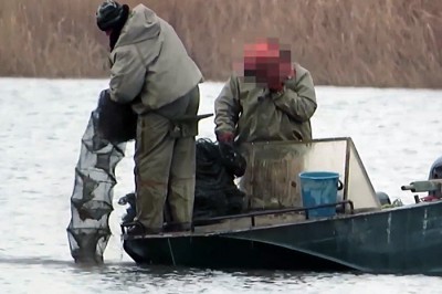 Рыбаки поймали 200 раков — их ждет 5 лет тюрьмы [Видео]