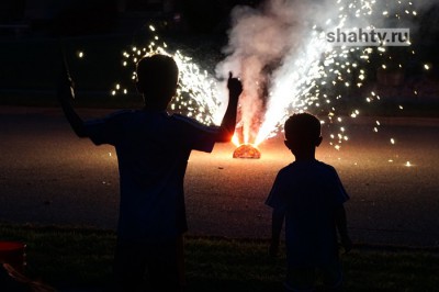 В Шахтах школьник лишился кисти: в руках взорвалась петарда