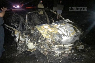Погибли в ДТП двое жителей Ростовской области: «Приора» врезалась в дерево с сгорела