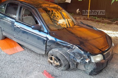 В г. Шахты разбили иномарку, угнанную у владельца: ищут свидетелей