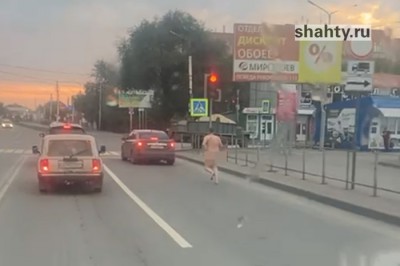 В Шахтах обнаженный мужчина бегал по переулку Комиссаровскому