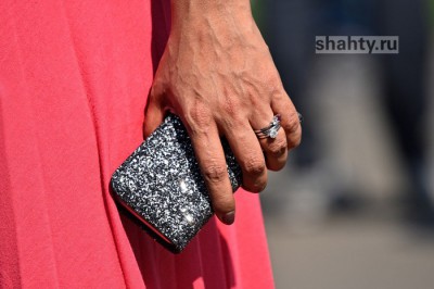 В магазине в Шахтах у горожанки украли кошелек и 15 тысяч рублей