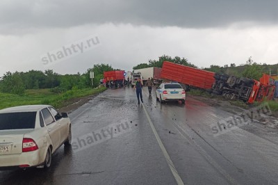 Погиб водитель под Шахтами: столкнулись Камаз и Mercedes