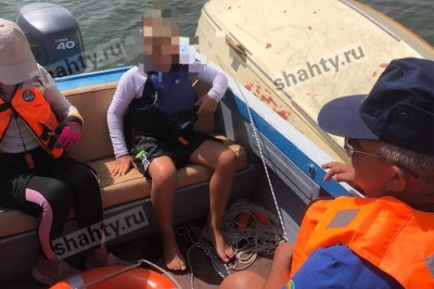 Школьники упали в воду во время парусной регаты в Ростовской области