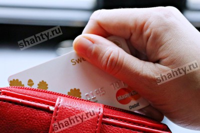 Нашла карту Сбера в Шахтах и пошла делать покупки — суд признал виновной