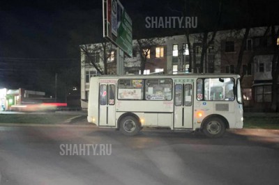 В Шахтах пешеход попал под автобус на проспекте Чернокозова