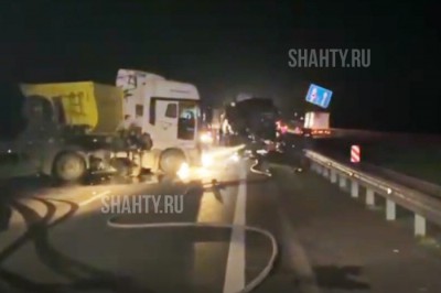 Грузовик влетел в пассажирский автобус под Шахтами: трое пострадавших