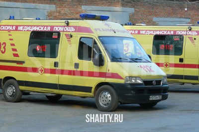 На парковке ТЦ «Мега» в Ростовской области Nissan наехал на мужчину