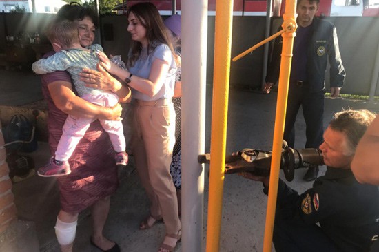 Спасли двухлетнего малыша, зажатого между металлическими трубами