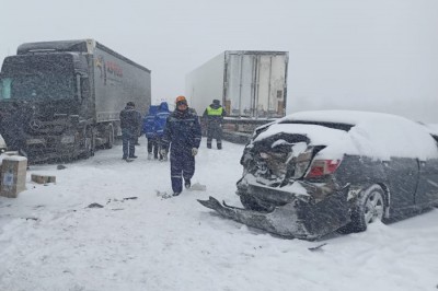 Массовое ДТП в Ростовской области — столкнулись 6 машин: двое людей погибли