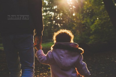 В Шахтах забрали ребенка у отца с приставами и полицией