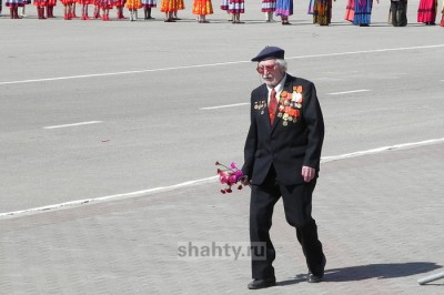 Ветераны в Шахтах получат 10 тысяч рублей и открытку от губернатора ко Дню Победы