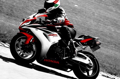 Задержали байкера, намеренно сбившего инспектора ДПС на угнанном мотоцикле