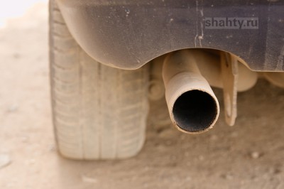 Тела 24-летней девушки и парня обнаружили бездыханными в машине в гараже