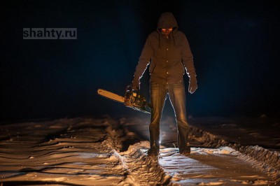 В Шахтах парень украл из гаража бензопилу и бензиновый триммер