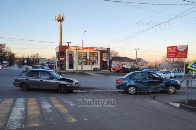 Ищут очевидцев ДТП в Шахтах: на улице Маяковского не разъехались «Акцент» и «Гранта»