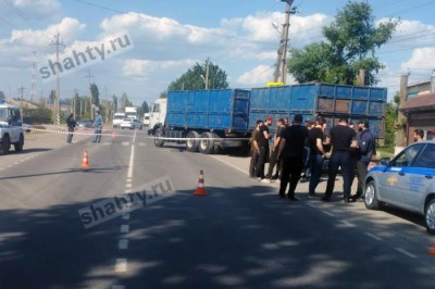 Камаз задавил женщину в Ростовской области, стоявшую в «слепой зоне»