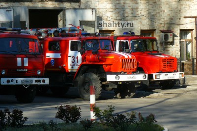 В г. Шахты спасли человека из гаража, загоревшегося в переулке Рыночном