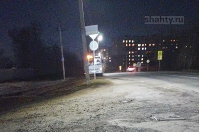 В Шахтах автобусы не доезжают до РЭМЗа и люди идут на завод пешком