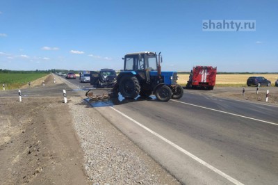 Минивен шел на обгон и влетел в трактор, который поворачивал налево: пострадали две пассажирки