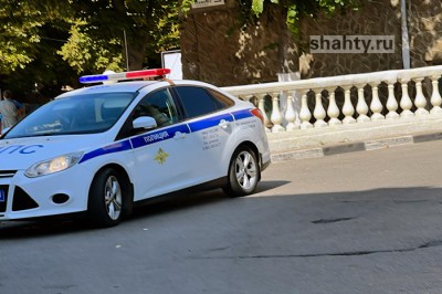 В Шахтах инспекторы ДПС нашли наркотики в машине водителя