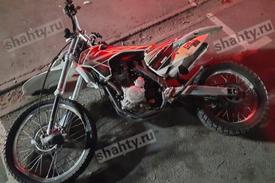 В Шахтах мотоциклист влетел в иномарку и получил травмы