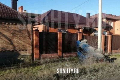 Пострадали пассажиры: опрокинулся ВАЗ-2107, его не пропустил Mercedes в Батайске