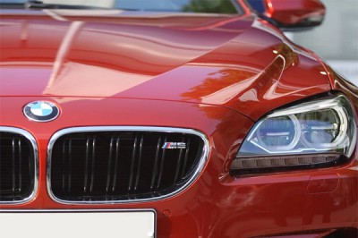 На улице с BMW украли боковое зеркало стоимостью 57 тысяч рублей