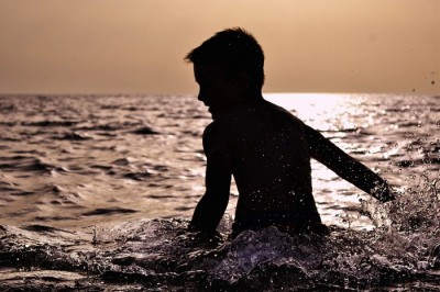 Утонул 15-летний подросток с отцом на пляже в Ростовской области